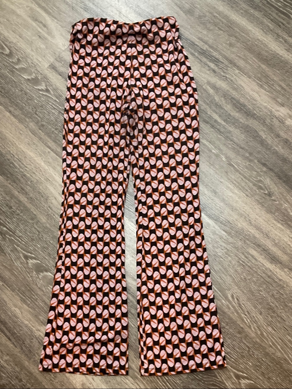 Zara Black and Pink Geometric Flare Leggings